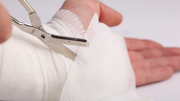 Verband anlegen