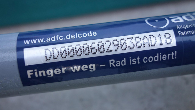 Bei der Fahrradcodierung werden Angaben über den Besitzer verschlüsselt am Rahmen angebracht