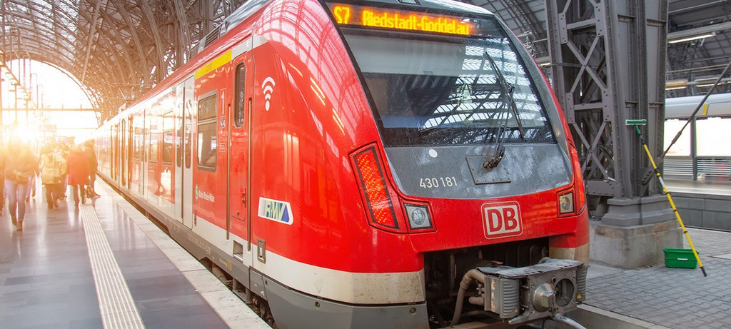 Die Regeln für Alkoholkonsum in Bussen, Bahnen und Zügen sind uneinheitlich