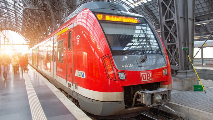 Die Regeln für Alkoholkonsum in Bussen, Bahnen und Zügen sind uneinheitlich
