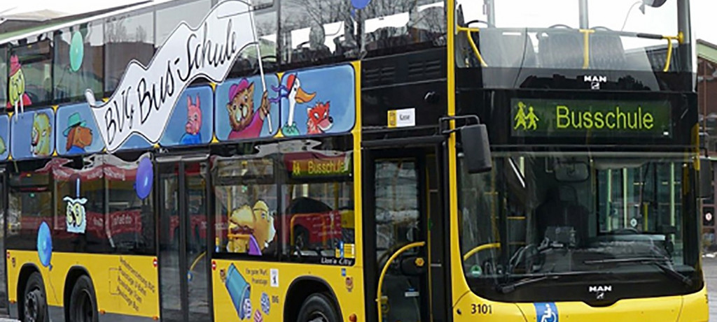 2020_0011_01 In der BVG-Busschule lernen die Kinder sicheres Verhalten