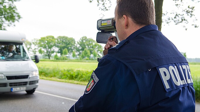2014_0028_01 Wer zu schnell unterwegs ist, riskiert Bußgelder und Fahrverbote