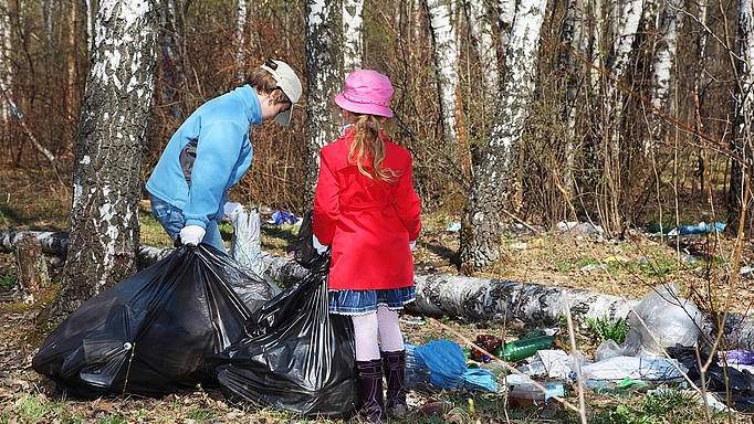 2013_0219_01 Kinder lernen Verantwortung für die Natur zu übernehmen