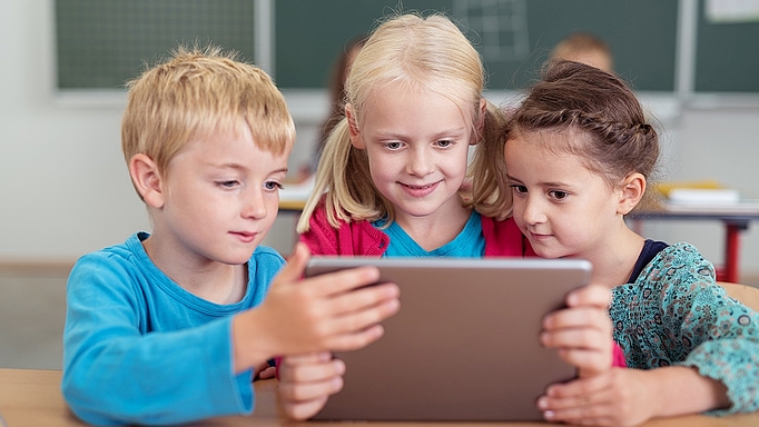 2017_0238_01 Kinder kommen immer früher mit digitalen Angeboten in Berührung