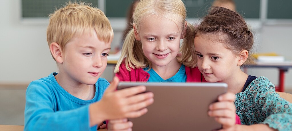 Kinder kommen immer früher mit digitalen Angeboten in Berührung