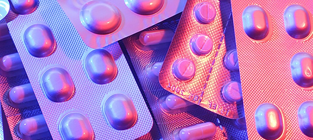 2011_0107_01 Blister mit Medikamenten