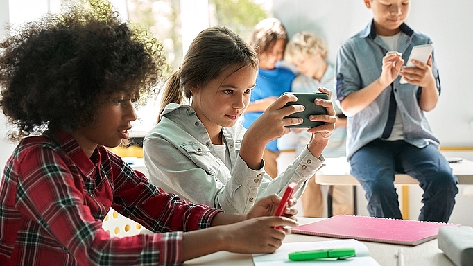 Sollten Smartphones in der Schule verboten werden?