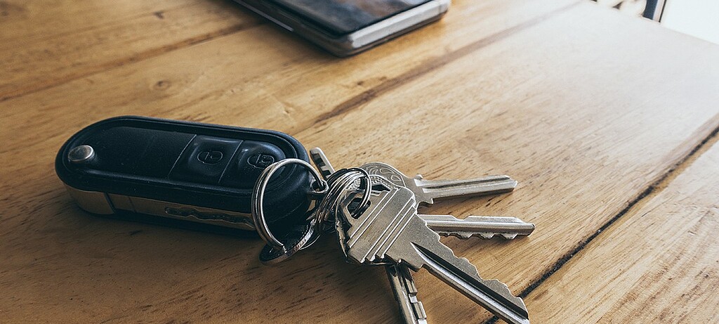 Die meisten Autofahrer bewahren die Fahrzeugschlüssel in der Garderobe auf