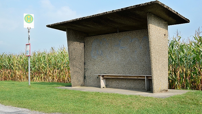Keine Beleuchtung und schlecht einsehbar: Dieses Wartehaus entspricht nicht den Richtlinien der städtebaulichen Kriminalprävention