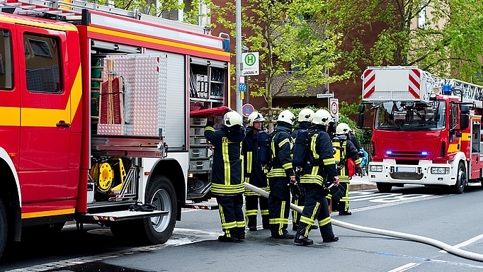 Die Polizei-Einsätze können für die Betroffenen martialisch wirken