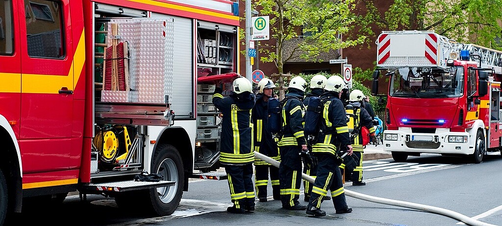 Die Polizei-Einsätze können für die Betroffenen martialisch wirken