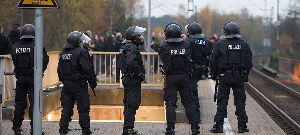Polizeikräfte bei einem Fußballeinsatz