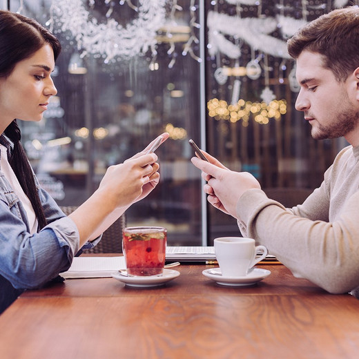 Phubbing: Das Smartphone kann ein Beziehungskiller sein