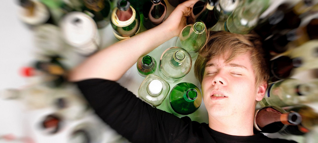 „HaLT“ richtet sich an Kinder und Jugendliche mit riskantem Alkoholkonsum.