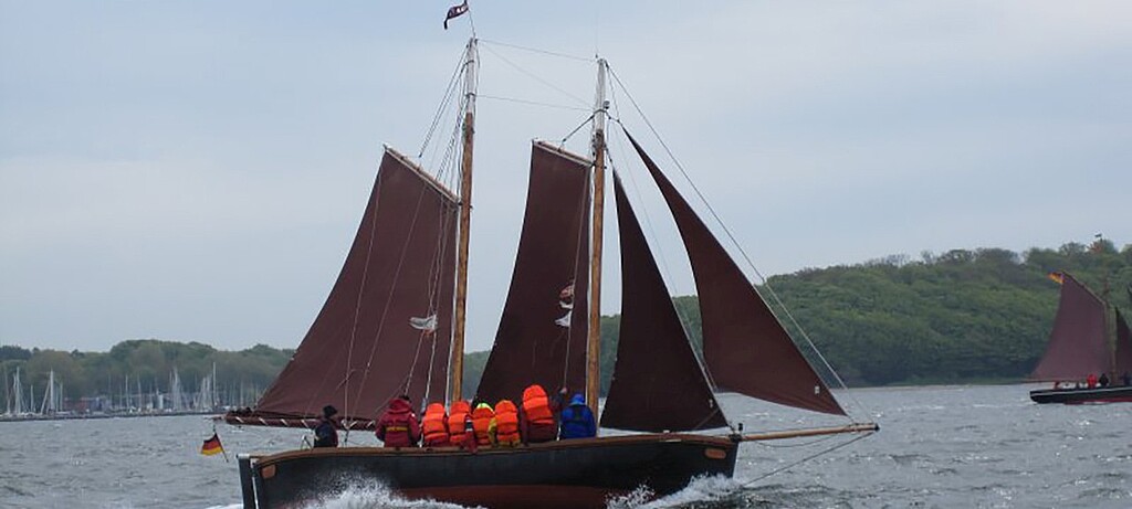 Bei den Segeltörns muss jeder mit anpacken