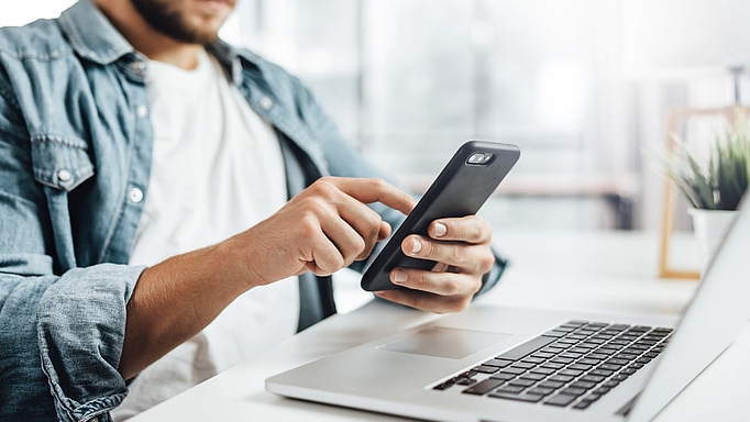 Bankaufträge können mit dem Smartphone freigegeben werden