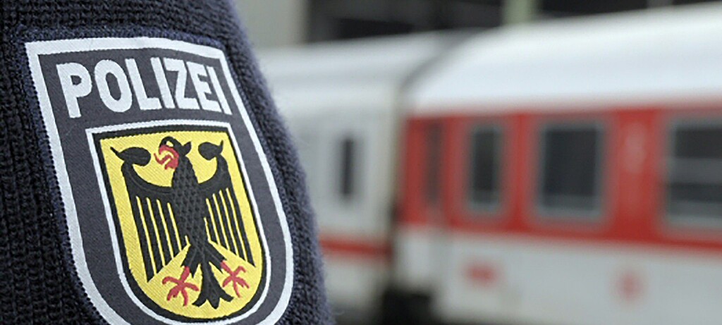 2011_0030_01 Polizei auf dem Bahnhof