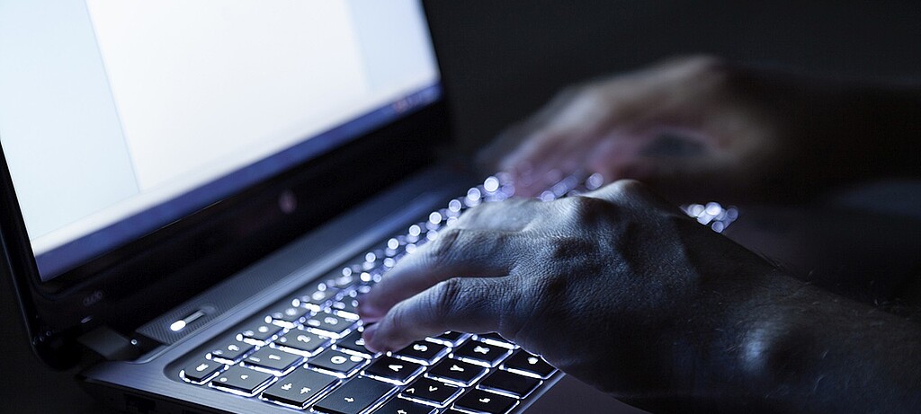 2017_0031_01 Militante Islamisten nutzen das Internet zur Anwerbung neuer Mitglieder