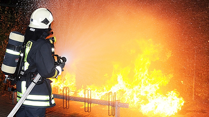 2011_0277_01 Feuerwehreinsatz in einem Betrieb