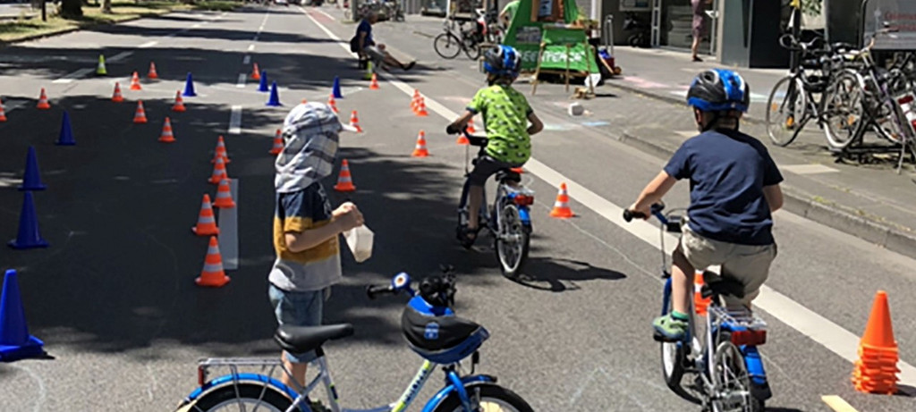 Auf dem Polizei-Rad können die Kinder zeigen, was sie können