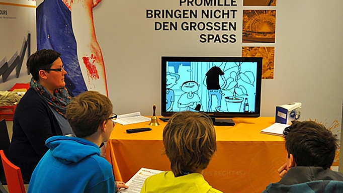 An der ersten von fünf Aktions-Stationen dreht sich alles um die Rechte und Pflichten in Zusammenhang mit Alkohol