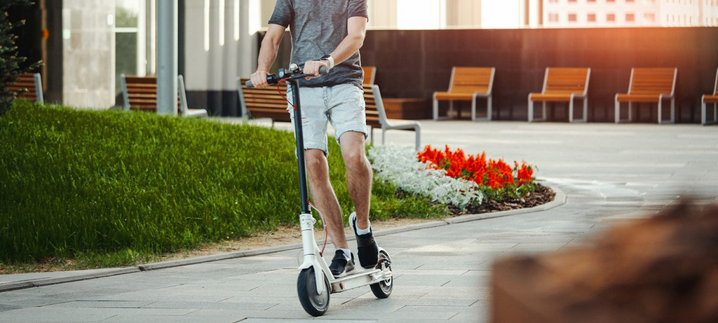 Die Nutzung von E-Scootern ohne Helm ist gefährlich