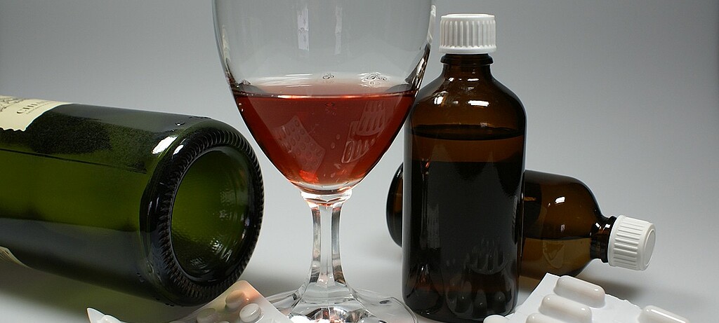 Die Kombination aus Alkohol und Medikamenten ergibt ein unkalkulierbares Risiko