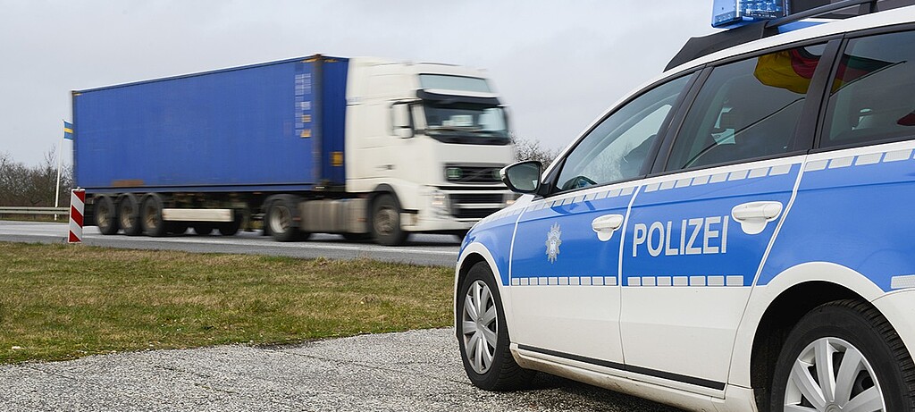 2022_0085_01 Kriminelle Schleuserorganisationen bringen Migranten auf neuen Wegen in die EU