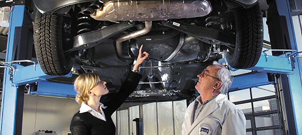 2011_0007_01 Unterbodencheck Autowerkstatt