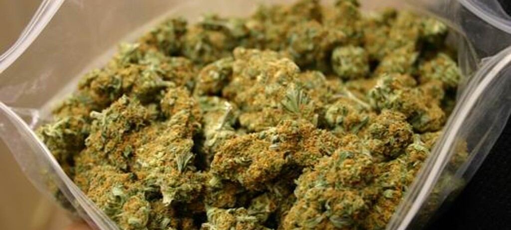 2011_0243_02 Cannabis kann mit Glaspartikeln oder Haarspray gestreckt sein.