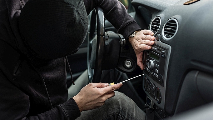 Die Täter haben es hier nur auf Autoteile abgesehen