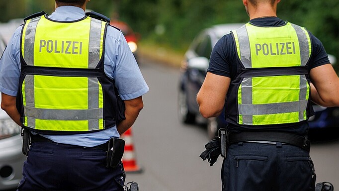 Bundespolizistinnen und -polizisten arbeiten an den Landesgrenzen personell am Limit