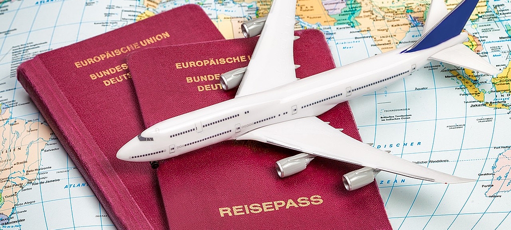 Schleuser organisieren Flugreisen mit gefälschten Pässen