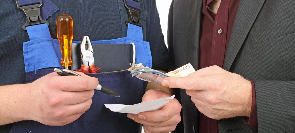 Unseriöse Handwerker wollen meist bar bezahlt werden
