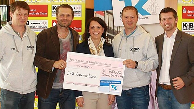 2014_0104_01 Auch Ex-Fußballer und Ex-Alkoholiker Uli Borowka (zweiter von links) unterstützt das Präventionsprojekt „Sport statt Drogen“.