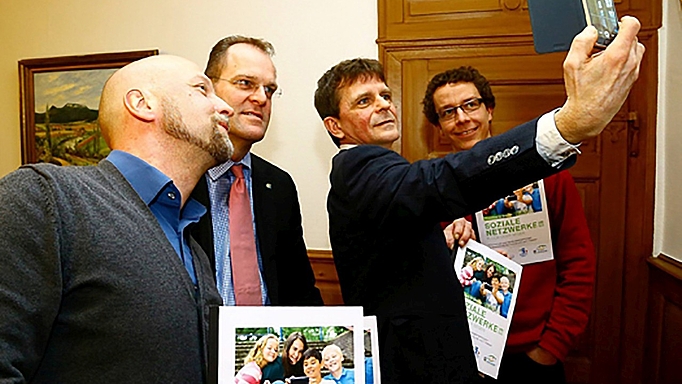 2017_0070_01 Das Team rund um den Projekttag „Soziale Netzwerke“