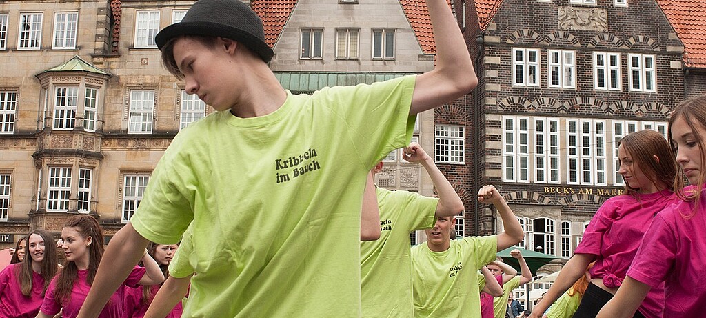 2016_0034_01 Auf dem Marktplatz zeigen die Projektteilnehmer ihr Können