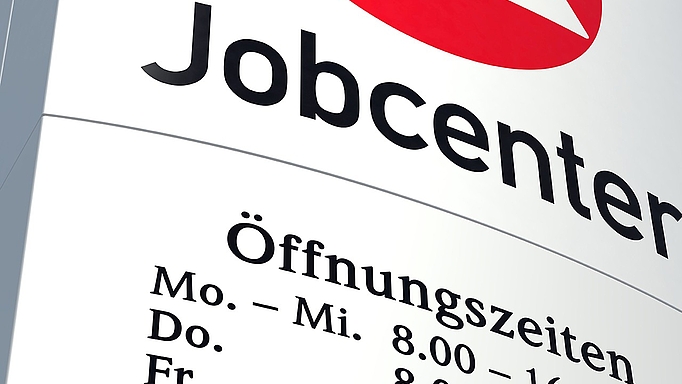 Auch in Jobcentern kann es zu gewalttätigen Übergriffen kommen