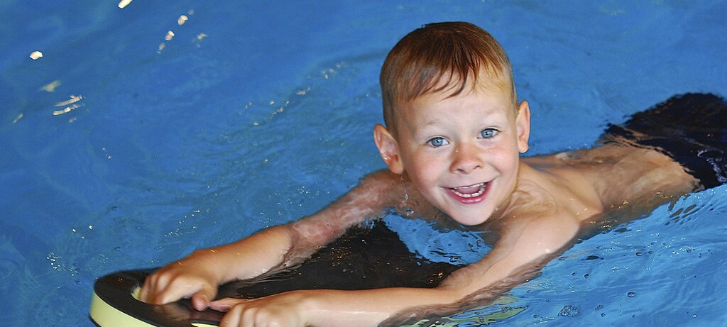 Kinder sollten möglichst früh Schwimmen lernen