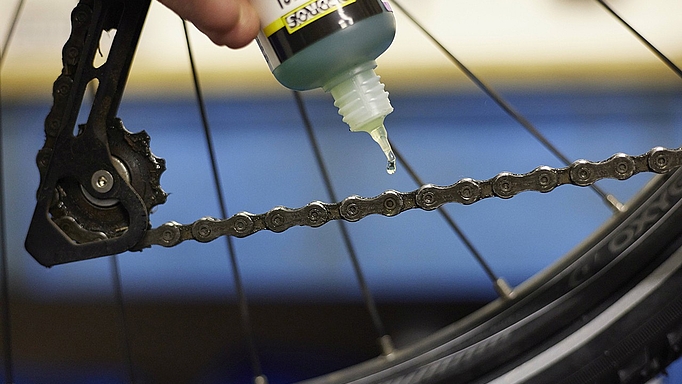 2023_0023_01 Die Fahrradkette muss gereinigt und geölt werden