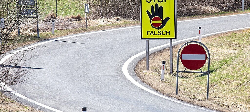 Klare Warnschilder können Falschfahrten verringern