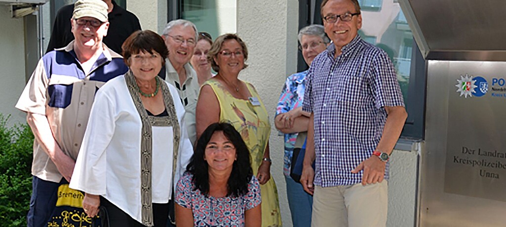 2020_0003_01 Kriminalhauptkommissarin Petra Landwehr (unten mitte) mit Seniorenberaterinnen und -beratern