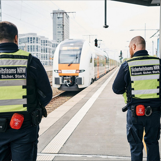 Bis zu zehn Teams sind in ganz NRW im Schienennahverkehr im Einsatz
