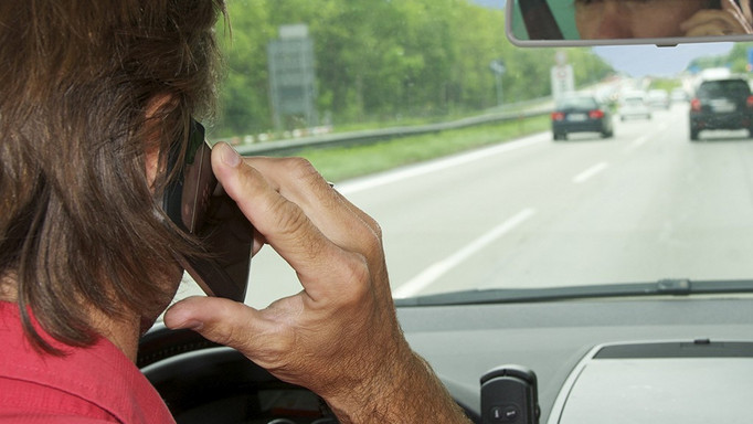 2017_0214_01 Telefonieren am Steuer kann zu folgenschweren Unfällen führen