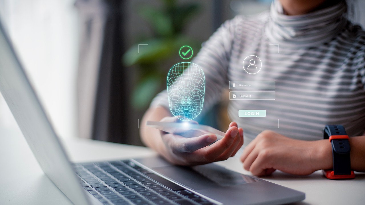 2023_0036_02 Das Smartphone spielt für viele Identifikationsaufgaben eine immer wichtigere Rolle